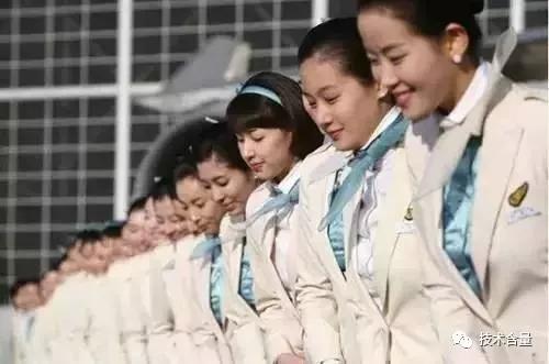 空姐制服每个年代的设计理念,中国国际航空空姐制服设计