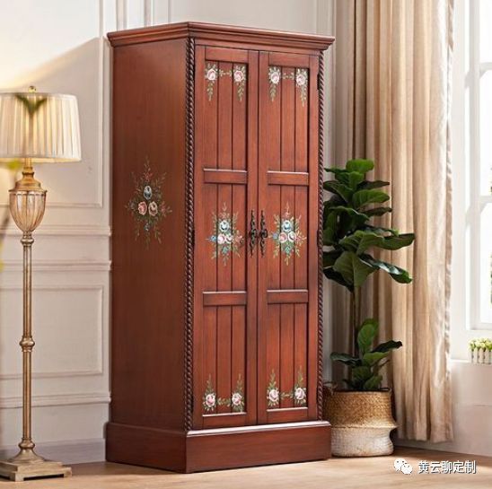 定制纯实木衣柜多少钱一米,实木成品衣柜和定制衣柜