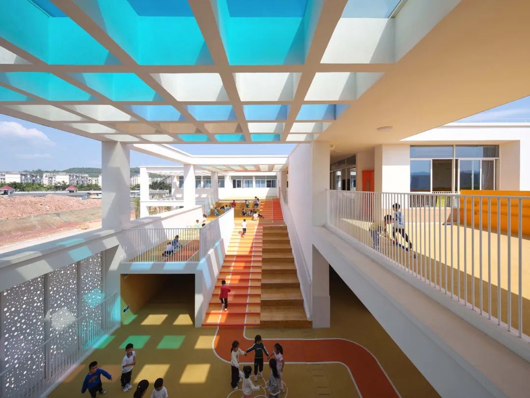 普洱市思茅区小凤凰幼儿园|孩子们自由探索的天地