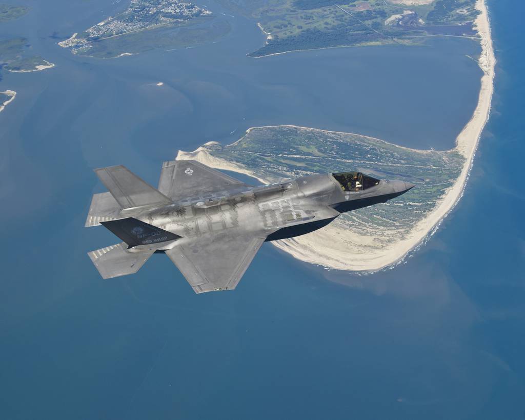 美军三架飞机被雷劈视频,美军三架飞机被雷劈是真是假