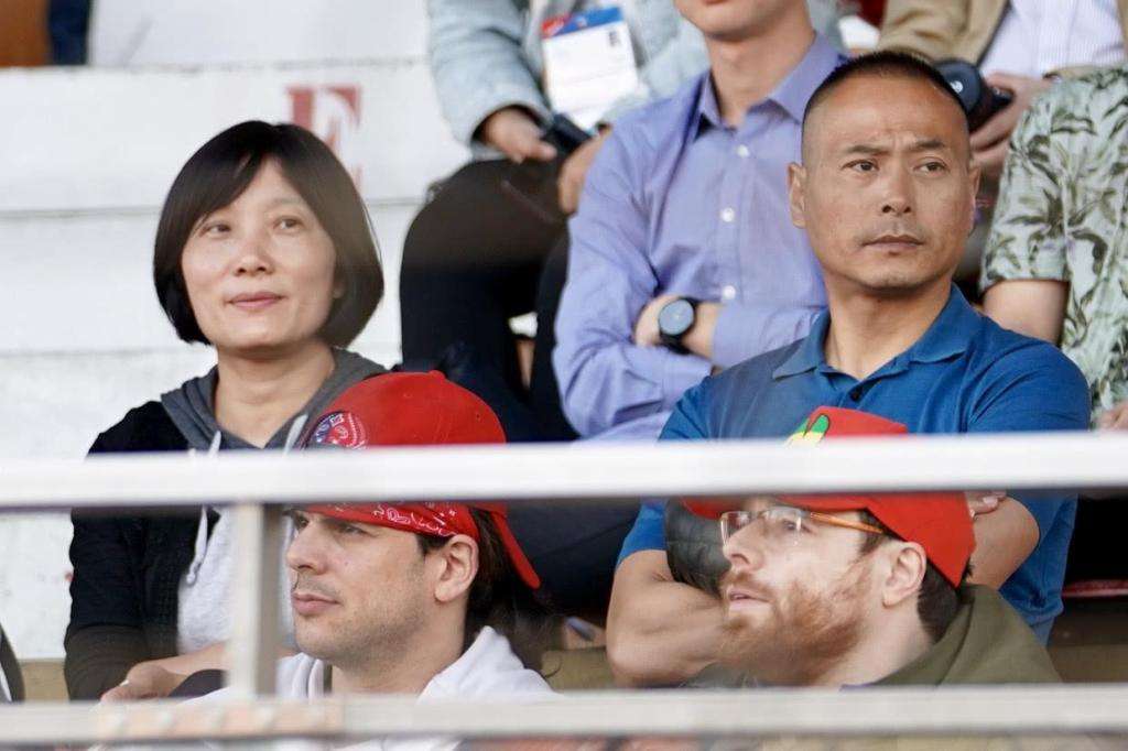 足球运动员王霜个人简历,王霜几岁开始踢球