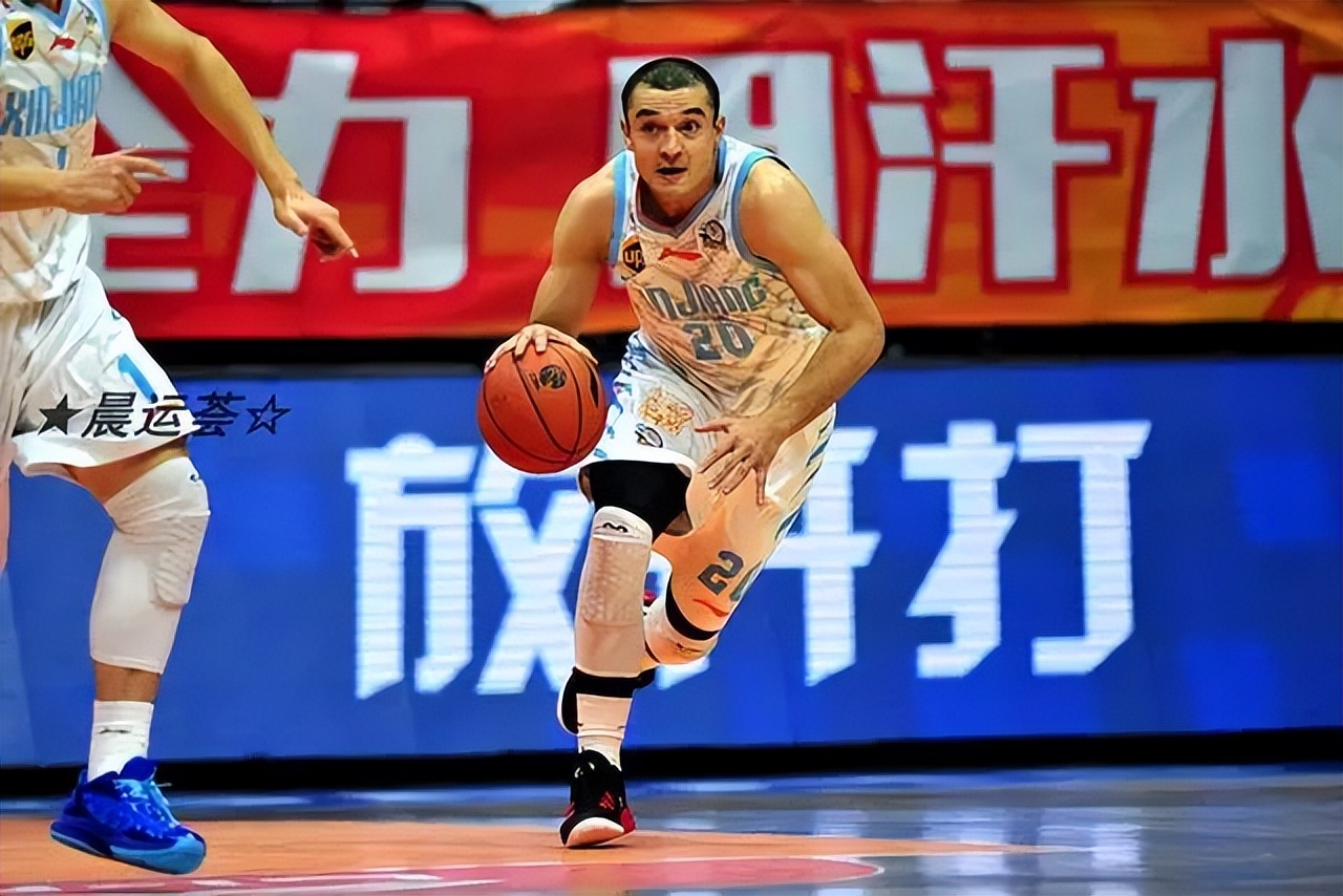 旧文|*疆新**男篮半程总结外线篇：可兰充满正能量西热已成老大哥