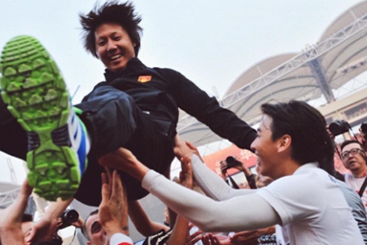 16岁就入选健力宝队留洋巴西,16岁李铁