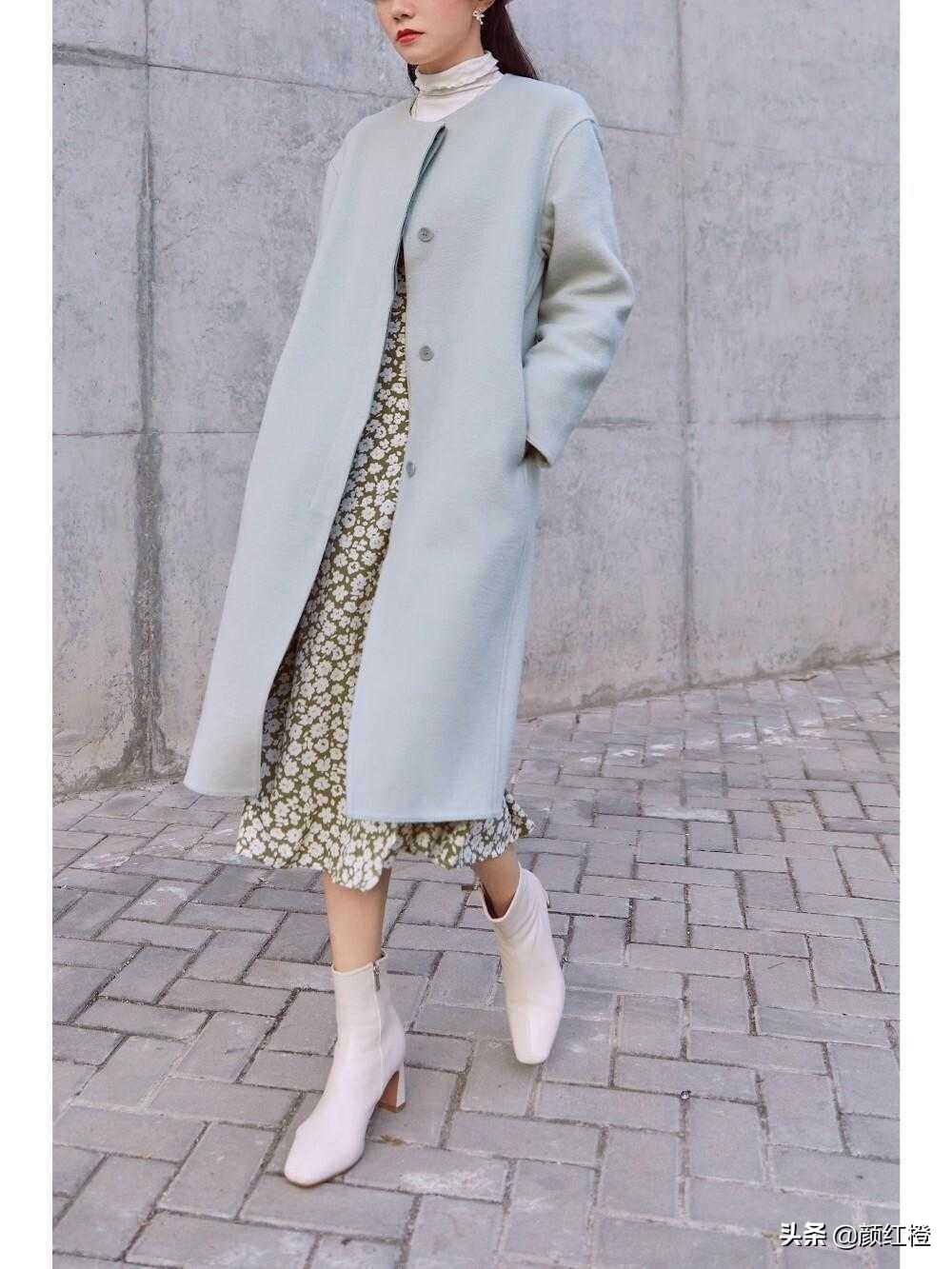 碎花裙开叉款大衣怎么搭配,大衣碎花裙搭配优雅大方有韵味