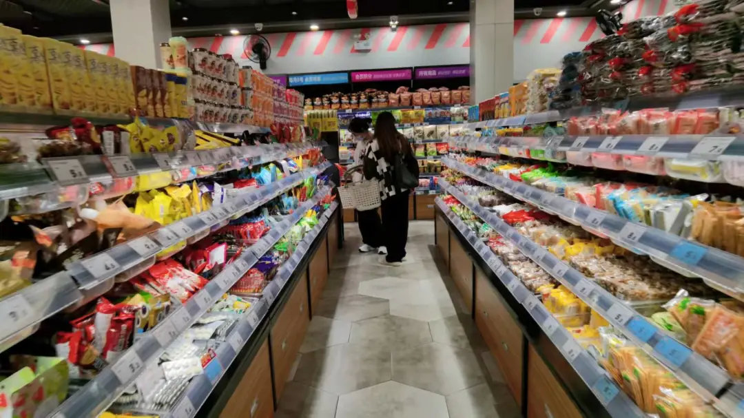 “咂咂嘴”就是上万亿！Z世代零食偏好催生超级市场，宁波商家如何投其所好？