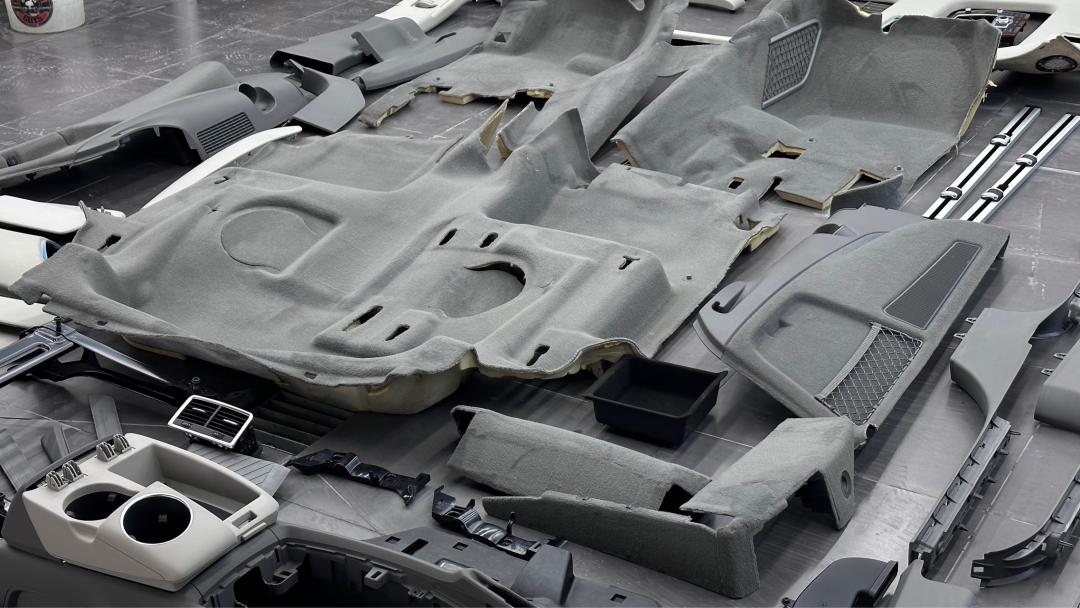 老款奥迪q74.2报废,奥迪q7新能源报废车