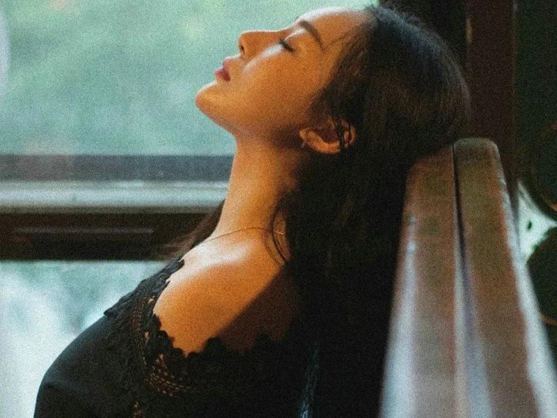 没想到亲眼目睹她被迫屈身，是这样奇妙的感觉