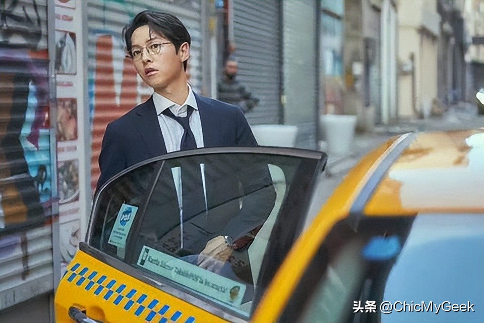 宋仲基财阀家的小儿子棒球服穿搭,宋仲基西装杀明星霸气出场