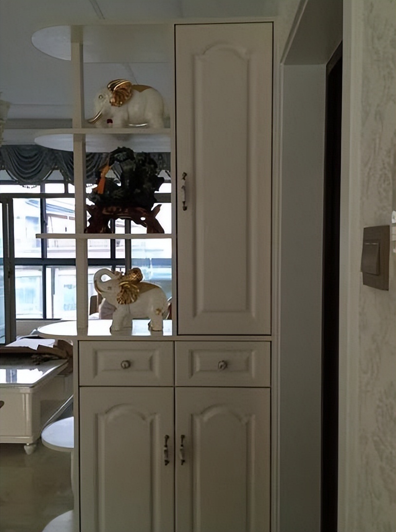 新房装修完毕,120平花了25万,客厅却被小姑子的十字绣毁了