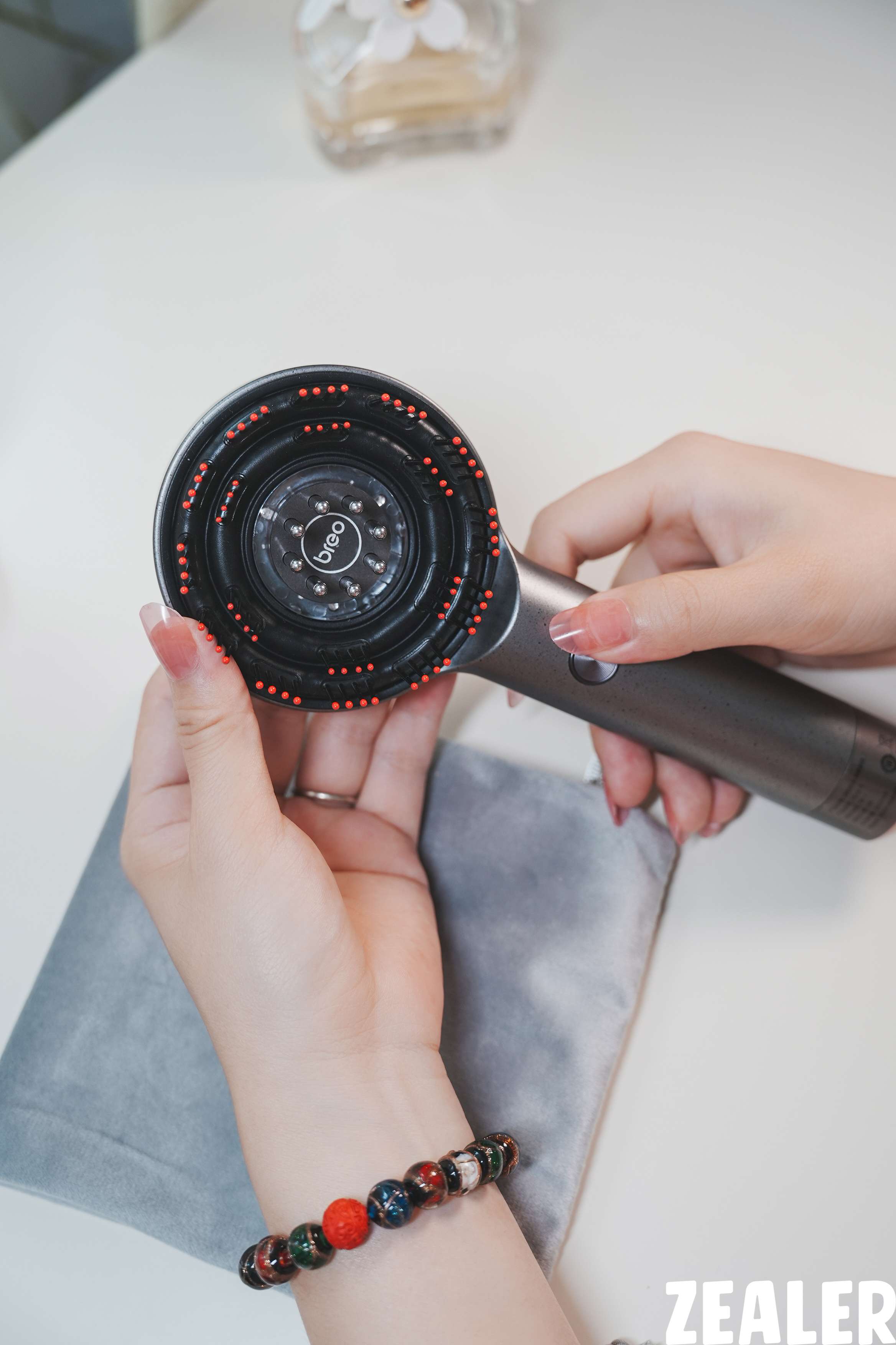 冲当发量王者原来长头发这么简单倍轻松Scalp3头皮智能按摩梳