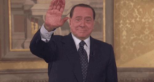 千面总理、商业巨鳄、丑闻缠身……贝卢斯科尼的传奇人生