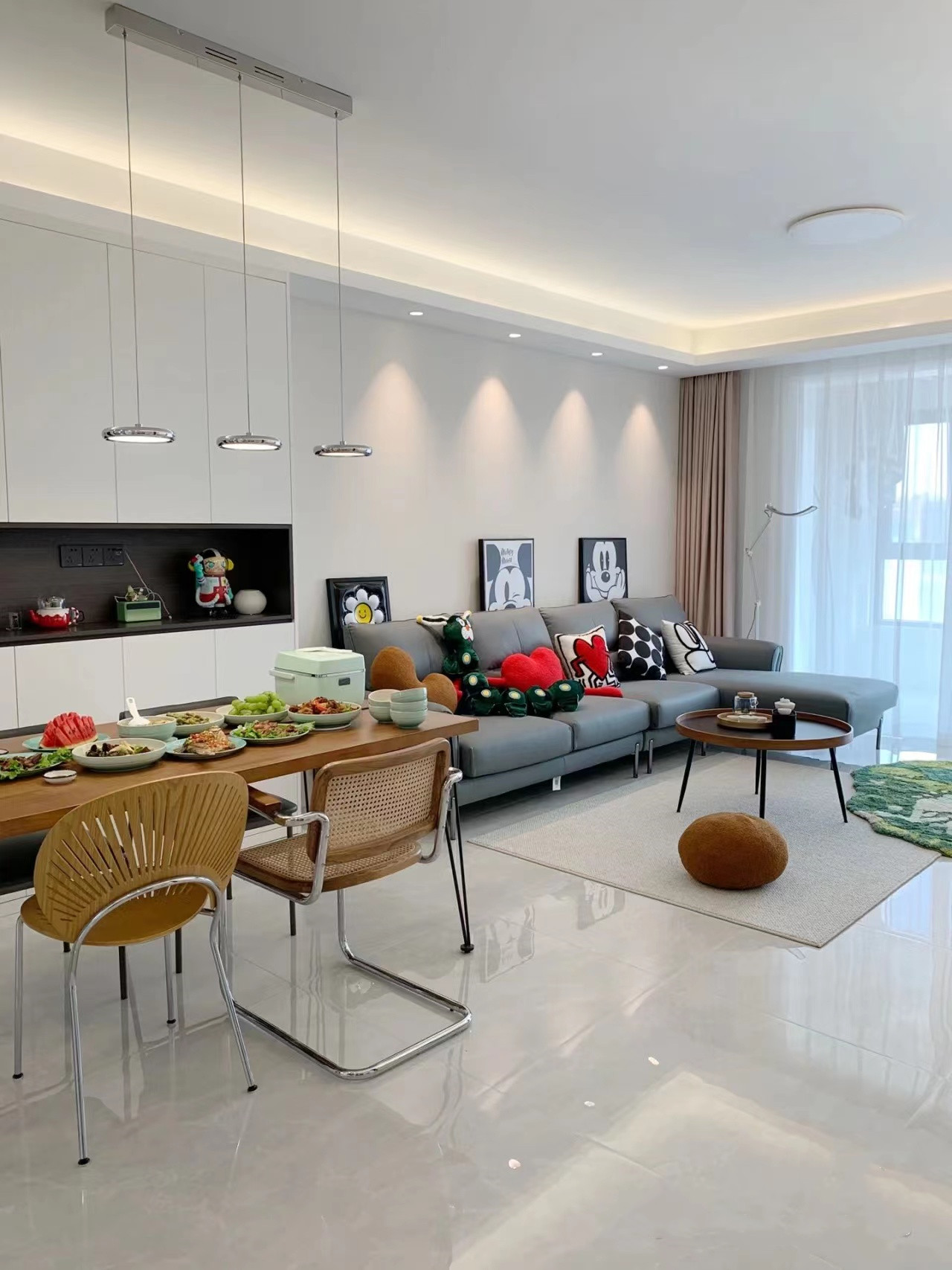 大白墙悬空电视柜颜色搭配效果图,小户型大白墙电视墙