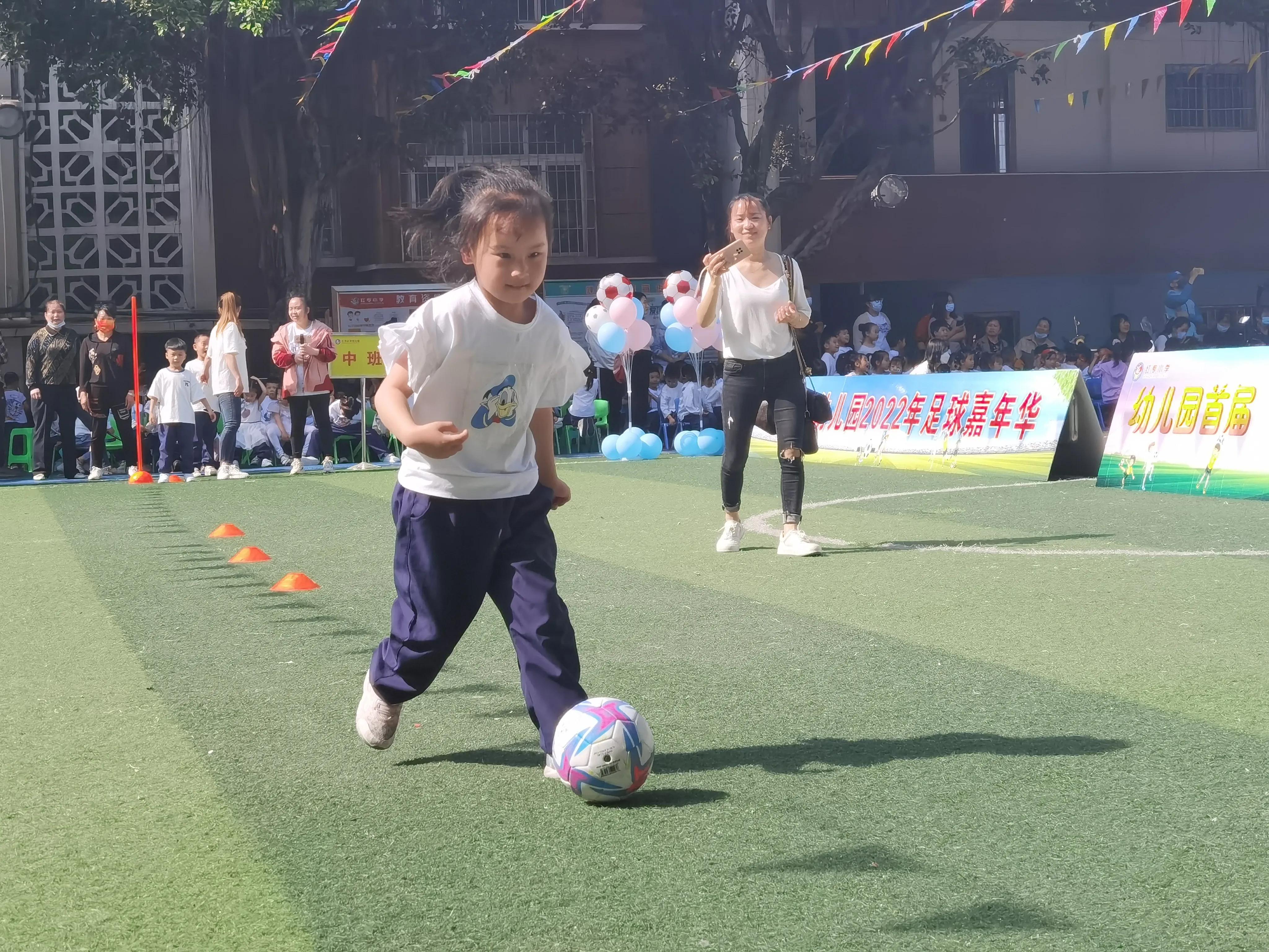 幼儿园足球课小小足球员,幼儿园小学足球比赛