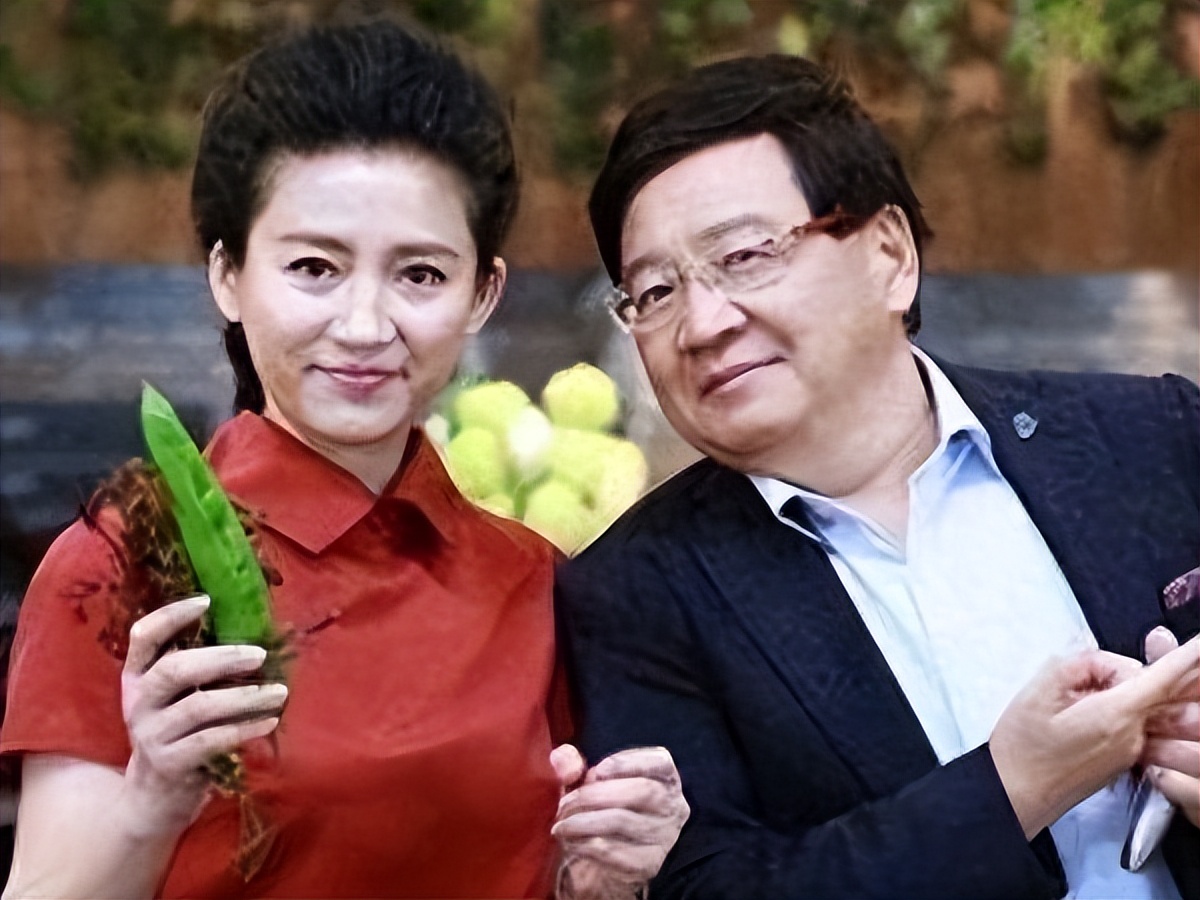 央视一姐王小丫的视频,央视主持人王小丫2000年身体状况