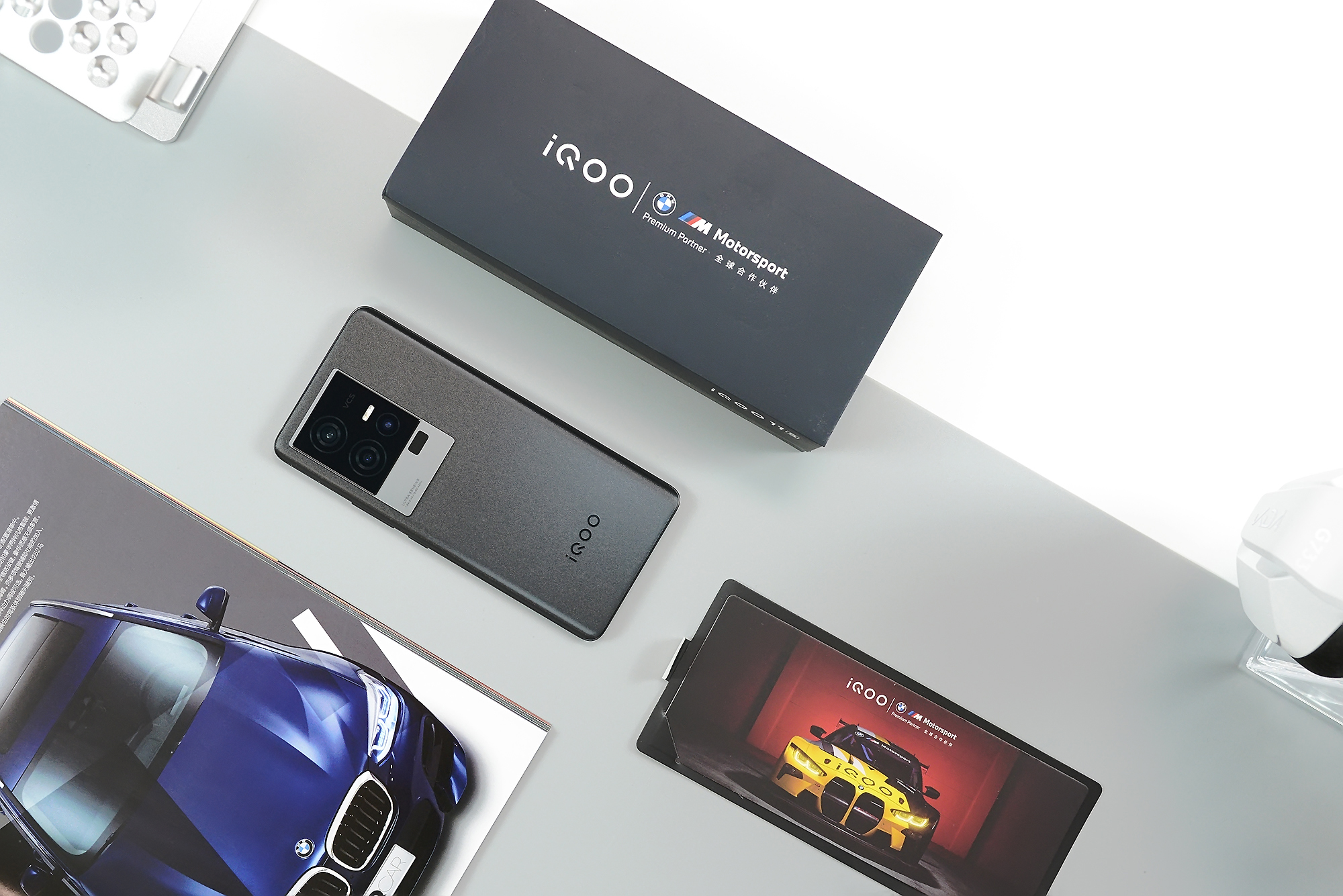 iQOO11S掀翻行业小饭桌，友谊小船真翻了：Super标准杯电竞旗舰