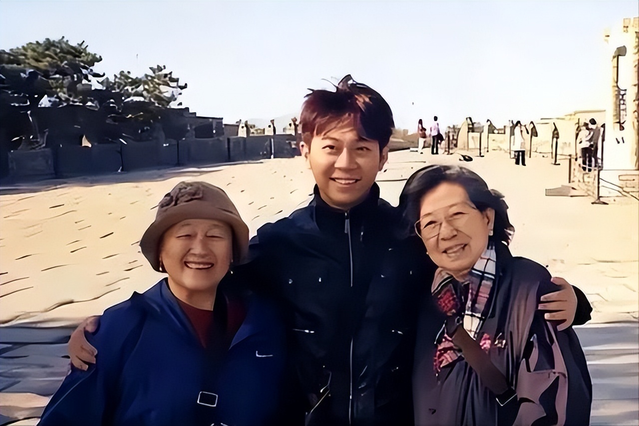 年轻男子傍上新加坡富婆新闻,杭州小伙骗白富美