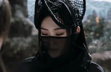 木婉清摘面纱,木婉清面纱被吹落的画面