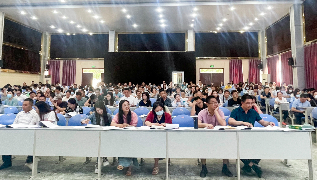 做一名幸福的老师——宜宾市南溪职业技术学校5·25心理健康讲座