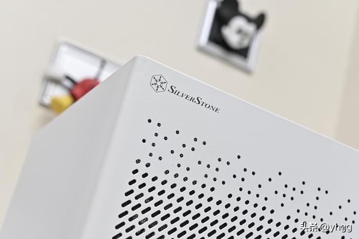 七彩虹主板b760和影驰760,七彩虹b760冰霜对比影驰b760