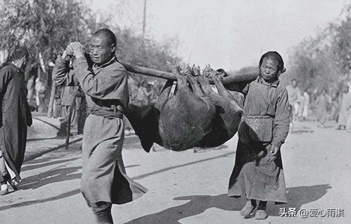 日军当着国军的面杀俘虏,日军侵华兽行