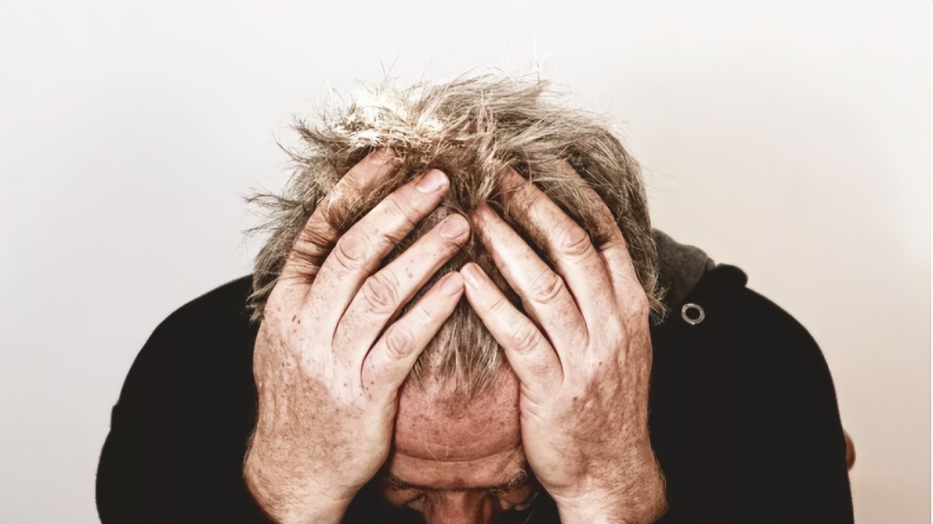 老年人脑部萎缩吃什么维生素好呢,老人脑萎缩吃什么能食疗恢复