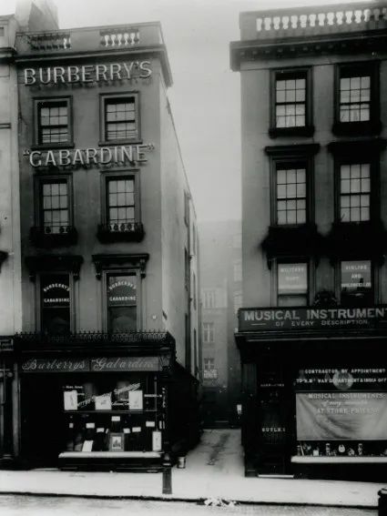 最近burberry风衣,burberry再穿风衣