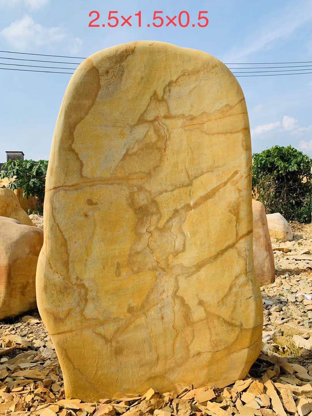 透明的黄蜡石价值多少钱一克,黄蜡石的价值分地区吗