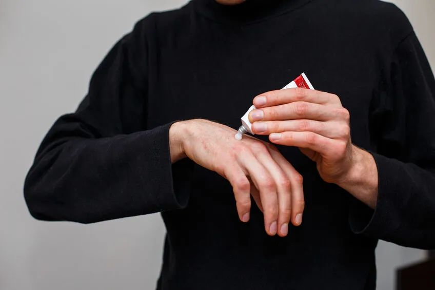 出门旅行需要带的药品有哪些,短途旅行必带药品有哪些