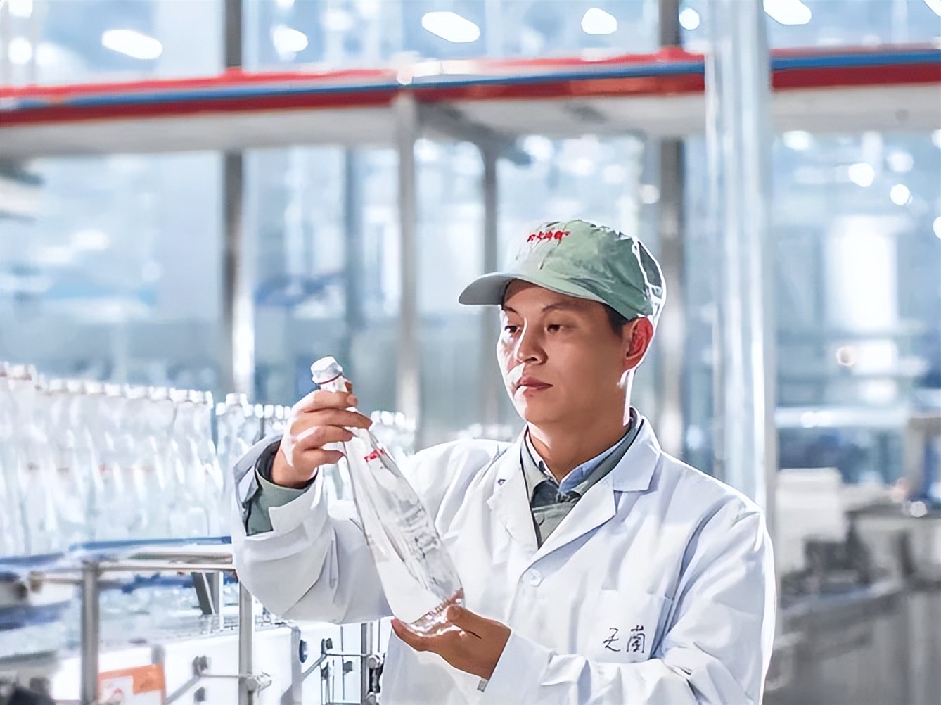 身价4550亿！孤狼式中国首富：瓶装水里有供应链与物流智慧