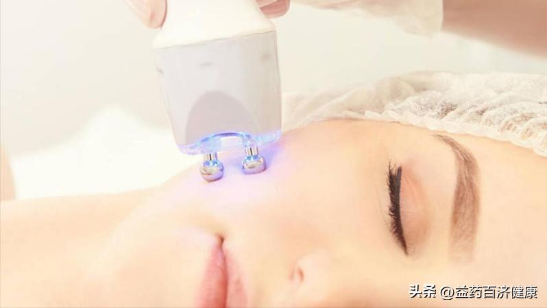 治痘痘口服异维a酸外配什么药膏,治疗痘痘吃异维a酸可以化妆吗