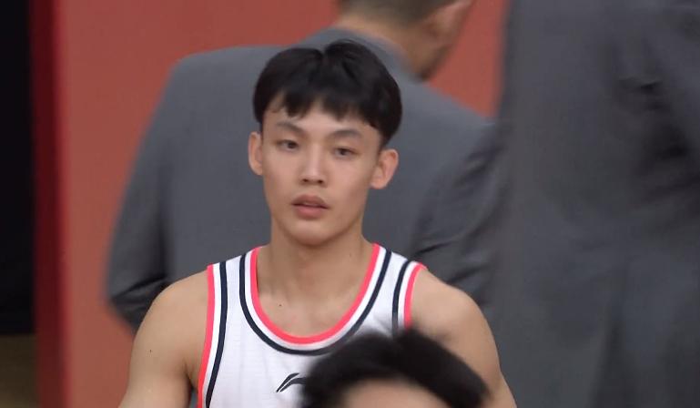 杜锋五战投进八记三分,24分7板8助杜锋有了争冠的底气