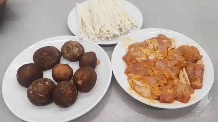 一个电烧烤炉帮你实现烤肉自由,适合在家烧烤的烧烤炉