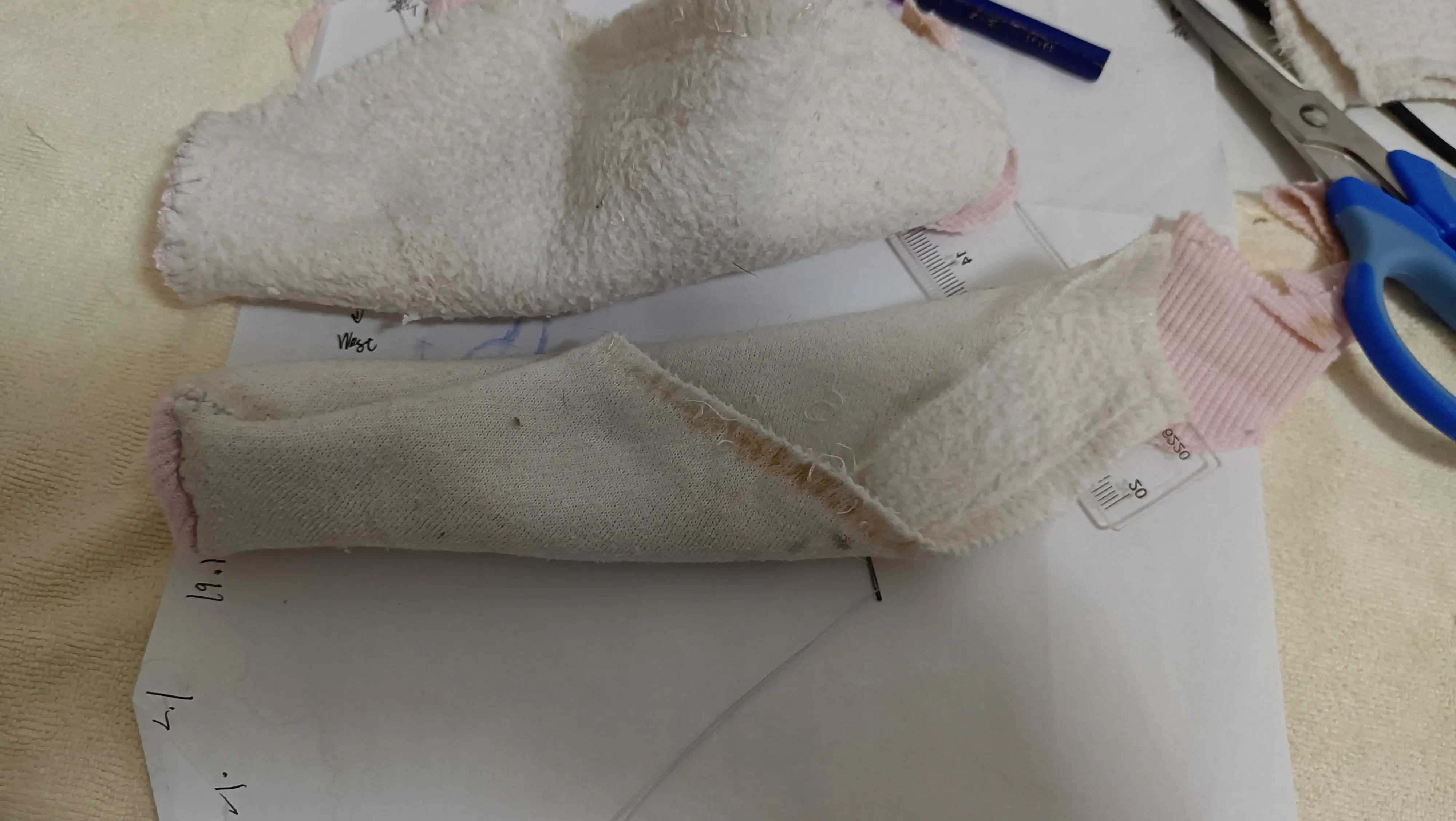 自制狗狗防尘袜子视频,宠物狗袜子制作方法大全