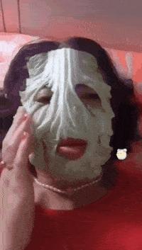 “姑娘你不能挡一下那里么？那东西让人看了很难为情”哈哈哈