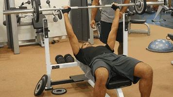 经常锻炼胸肌出不来原因,胸肌经常练但是不明显怎么办