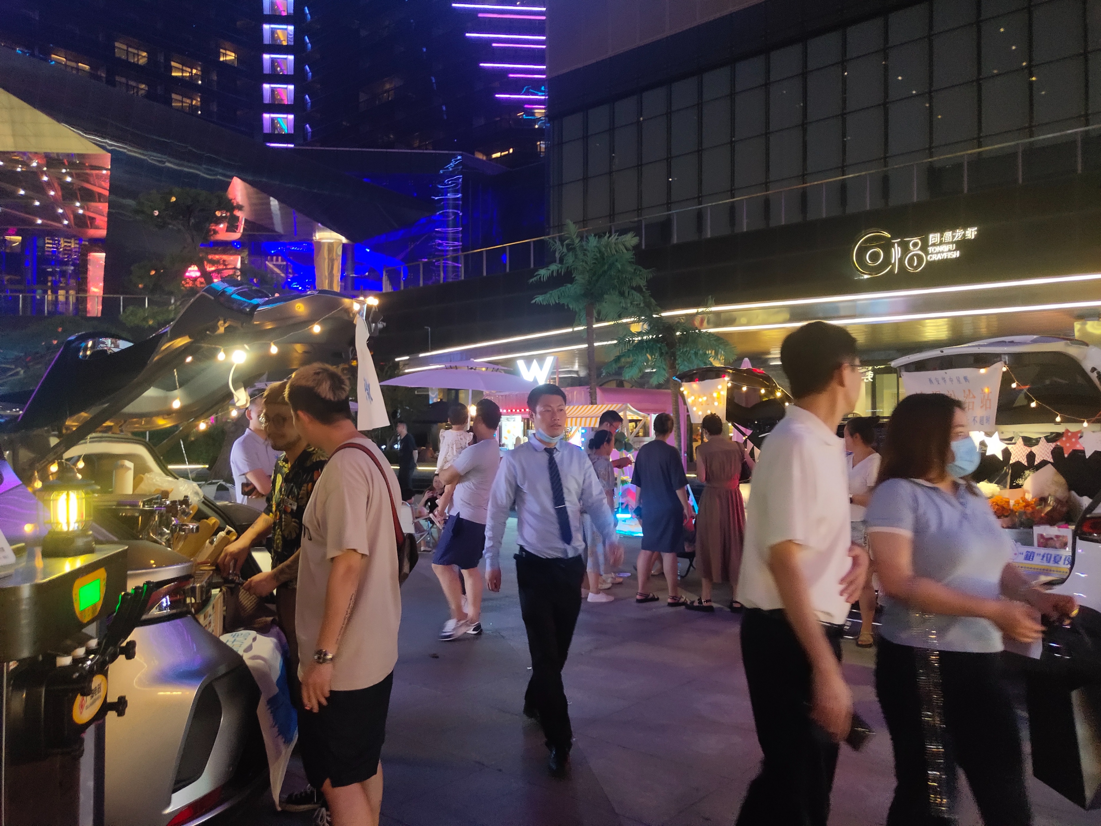 夏日星潮摊玩计划完美收官，邂逅一场高质量的“箱”遇