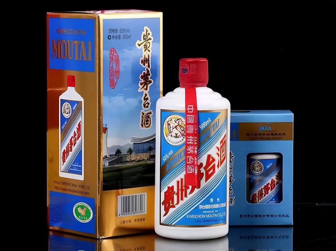 两男子当场喝茅台,两男子飞机上喝茅台