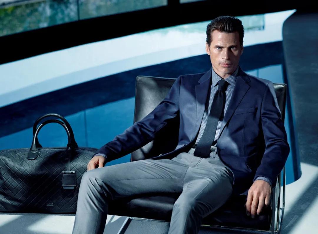 华尔街之狼穿着两千美元的西装,穿最靓的西装做最靓的仔