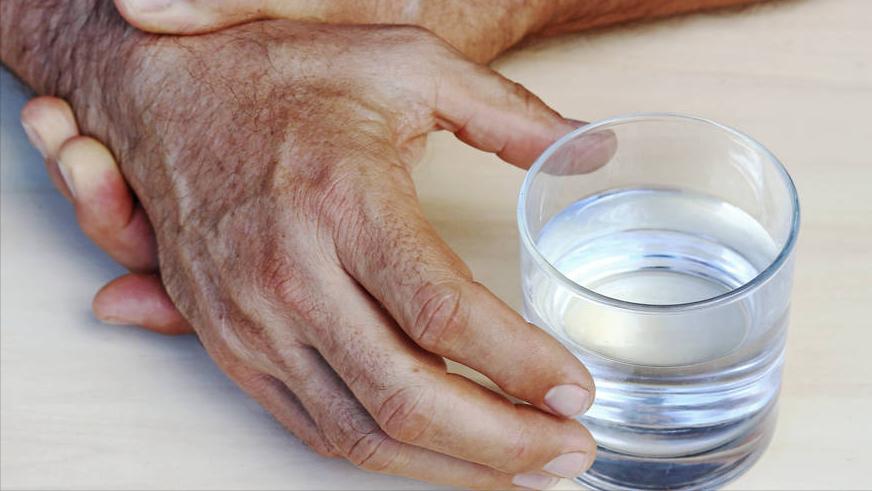 手指僵硬发胀怎么回事,手指僵硬预示哪些疾病