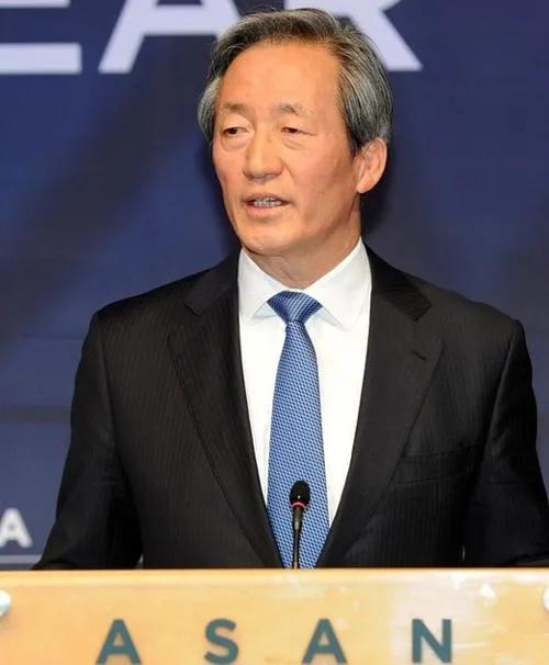 红牌、*攻围**裁判，一哭二闹三上吊，韩国人还真把卡塔尔当本土了