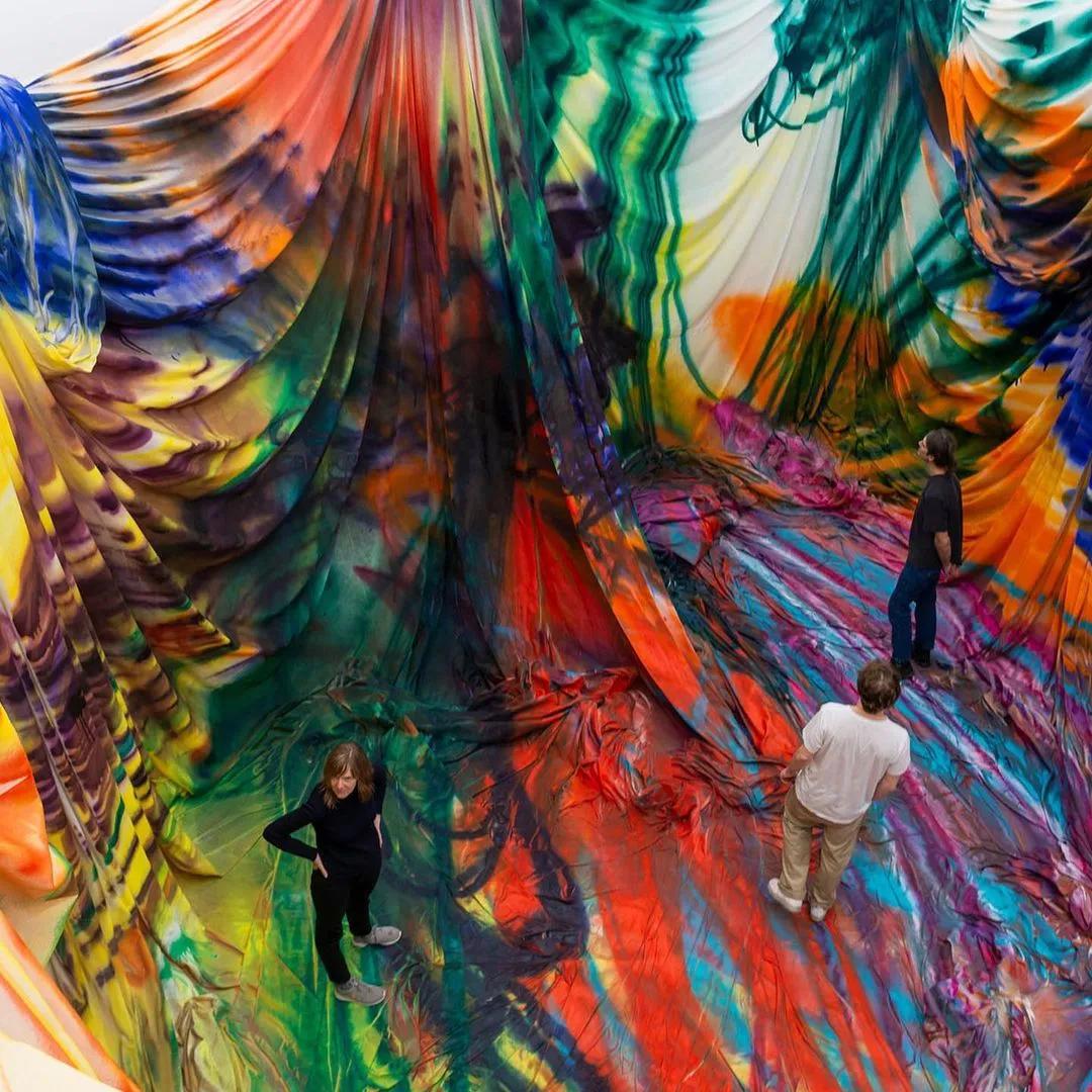 “垃圾创作”狂卖500万，网友忍不住群嘲：污染环境，这也叫艺术