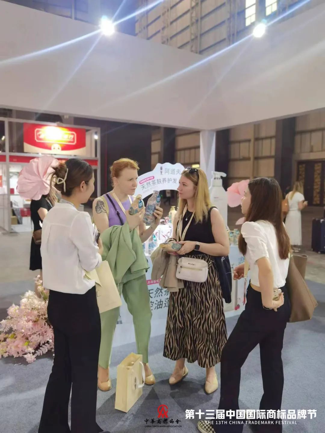 用阿道夫制作香水,阿道夫品牌发展