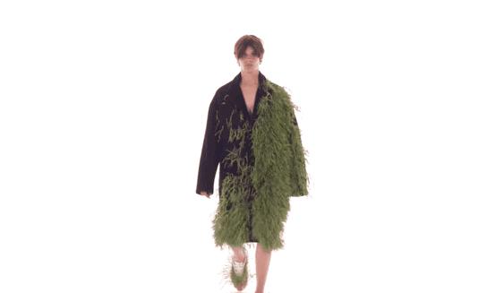 奢侈大牌推出大葱包、黄瓜包？！网友吐槽：蘸酱吃咱能炫几个…