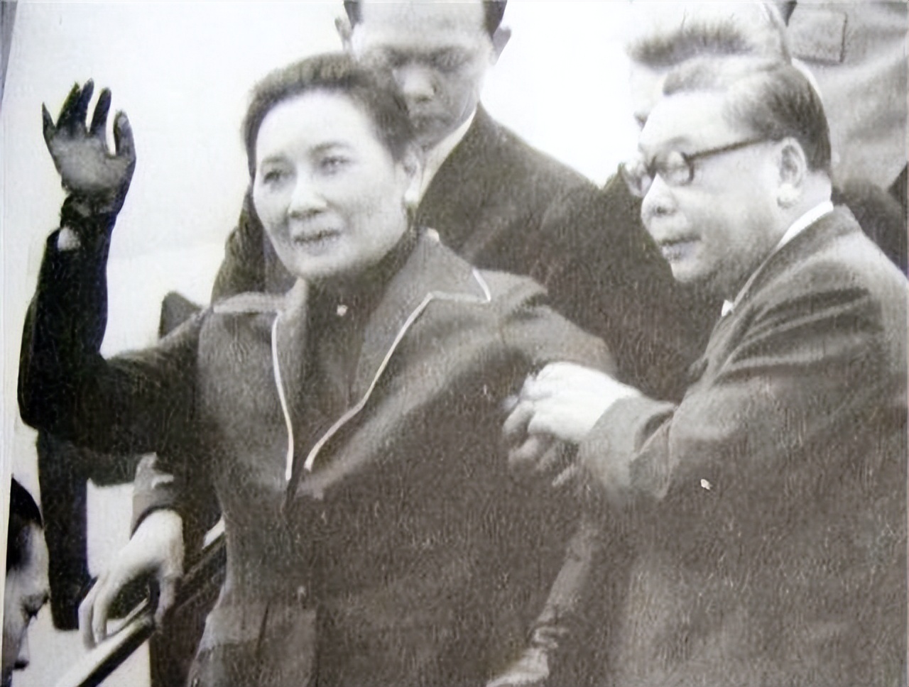 宋美龄晚年穷奢极欲还缺钱,宋美龄晚年生活拮据