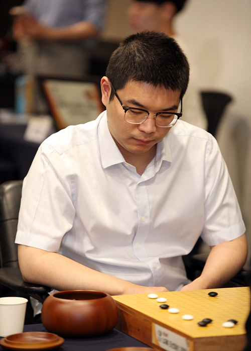 柯洁战胜朴廷桓中国队卫冕农心杯,lg杯柯洁击败朴廷桓