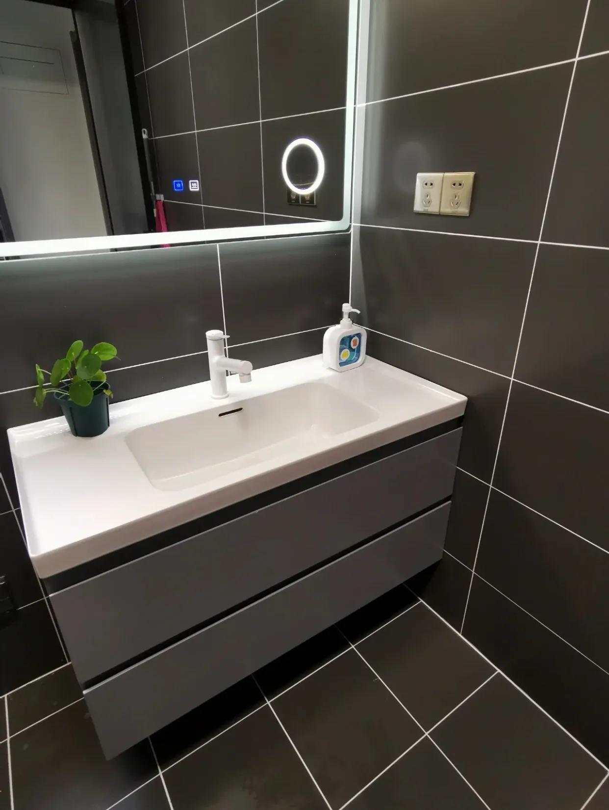 浴室柜是陶瓷一体盆好还是岩板好,网购浴室柜终于安装了