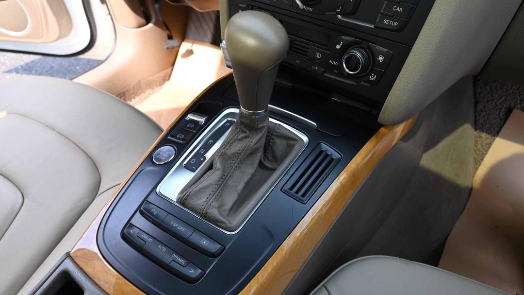 奥迪r8四驱quattro有多强,奥迪r8四驱和二驱哪个好