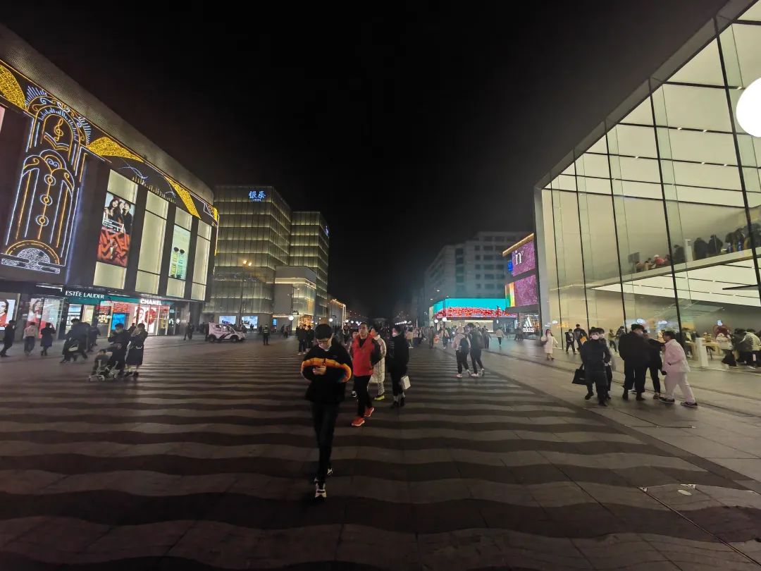 一线丨我在杭州核心商圈，看到空铺连成片