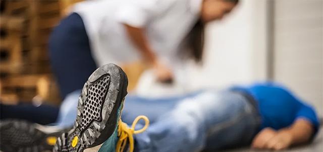 生死间的绘境：车祸后的地狱魔幻