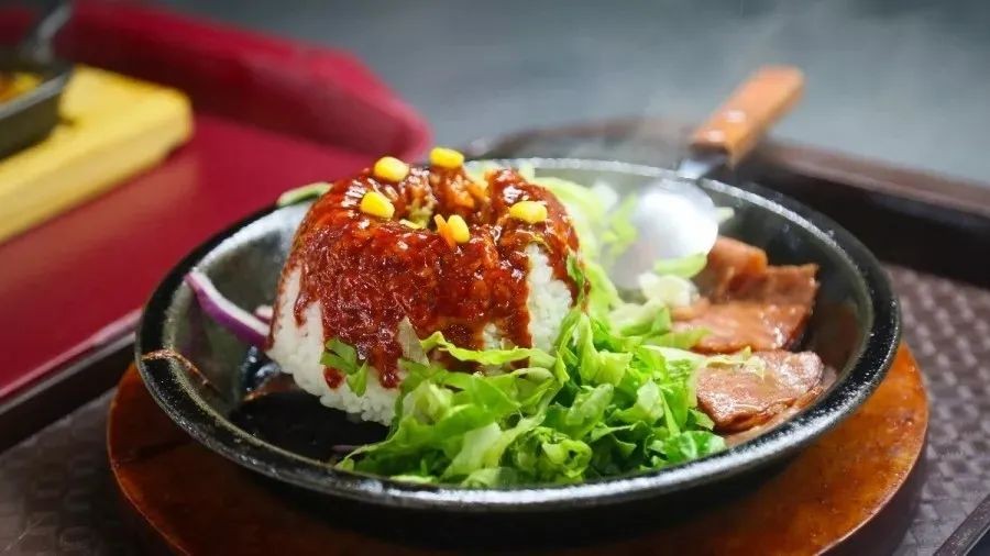 湖北这所大学：5大食堂、高档公寓，吃住条件相当好，出门是地铁